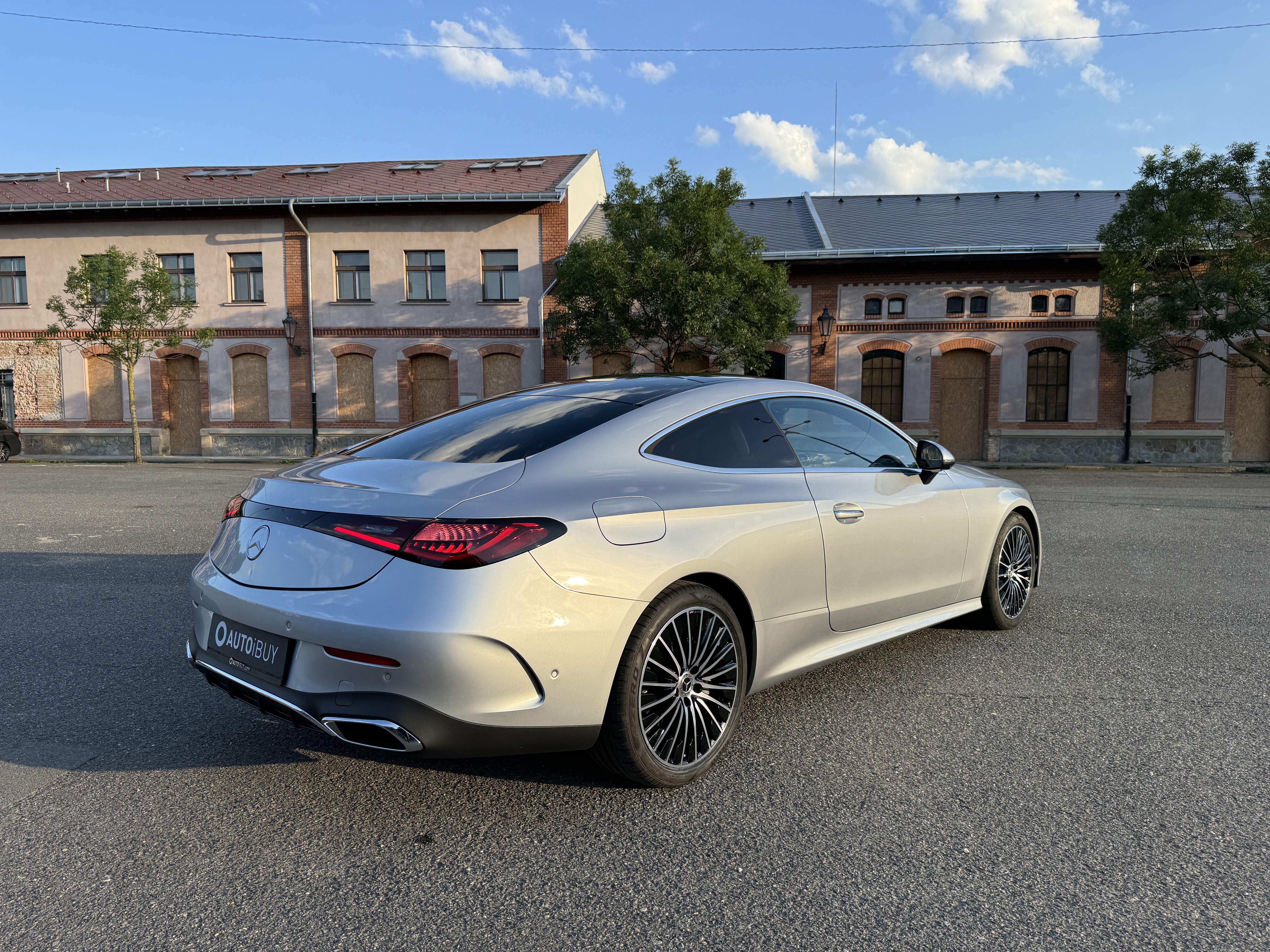 MERCEDES CLE COUPÉ | 300 4matic AMG | novinka | skladem | sportovní benzínové coupé | luxusní interiér | nejmodernější technologie | benzín 280 koní | super výbava | skvělá cena | české auto | ihned k předání | nákup online | AUTOiBUY.com